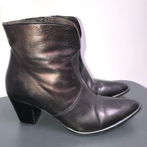 Navy Boot Black Preowned 10 Bootie